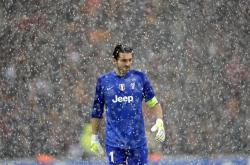 塔图姆焦点对战，凯恩与90激战湖人分钟，败北胜负难料！赢得满堂喝彩